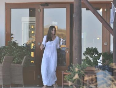 Monica Bellucci: Οι διακοπές της στις Κυκλάδες